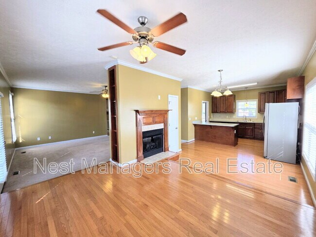 Building Photo - 1612 Middle Creek Cir