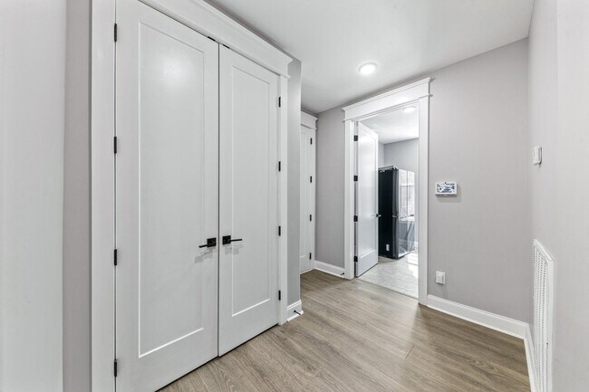 Building Photo - 601 Joyce Ave