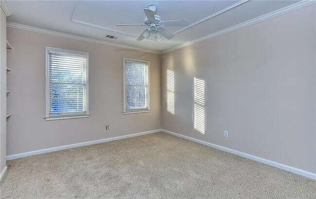 Building Photo - 800 Satinwood Pl