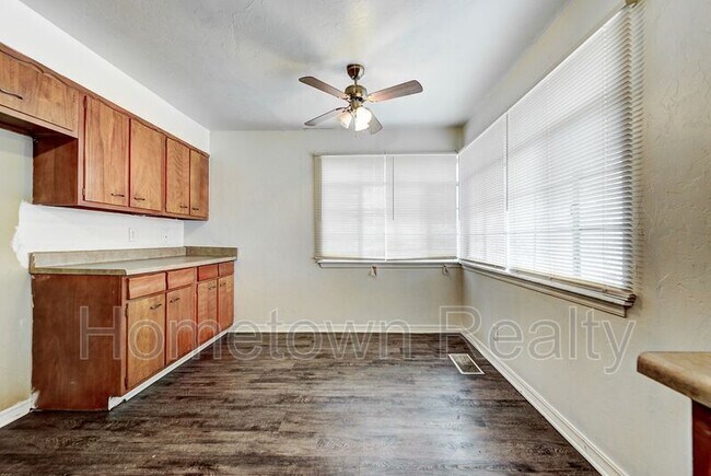 Building Photo - 917 NE 81st St