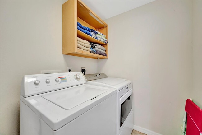 Building Photo - 2529 Croton Ave