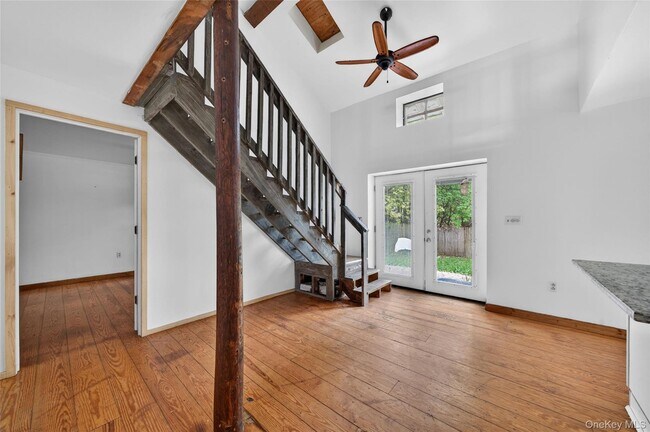 Building Photo - 79 Quaker Hill Rd