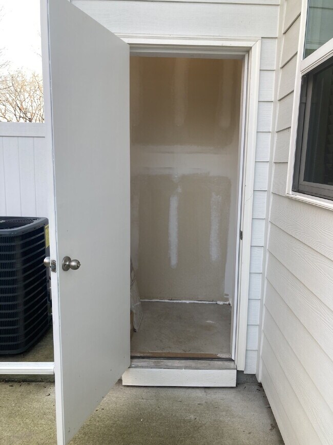 Building Photo - FULLY FURNISHED Home in Hermatige