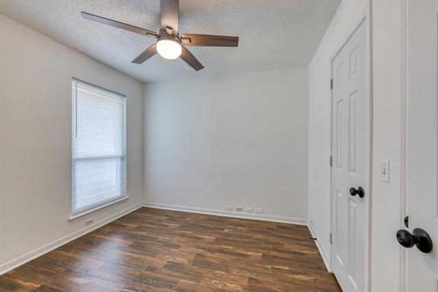 Building Photo - 1700 Willow Vale Dr