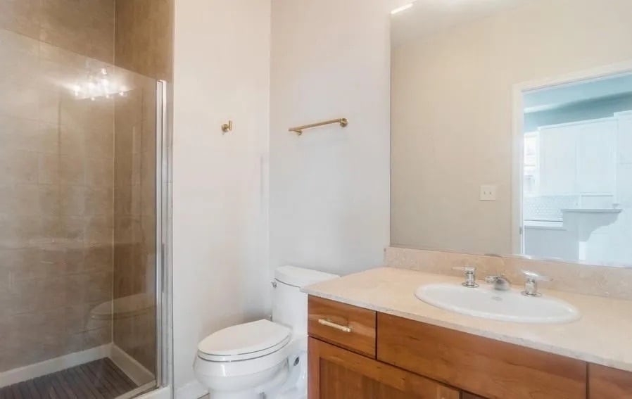 Bathroom 2 - 916 N Elizabeth St