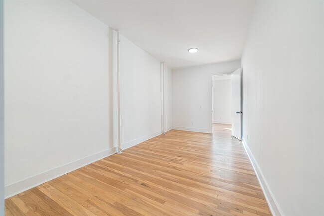 Building Photo - 529 Park Ave