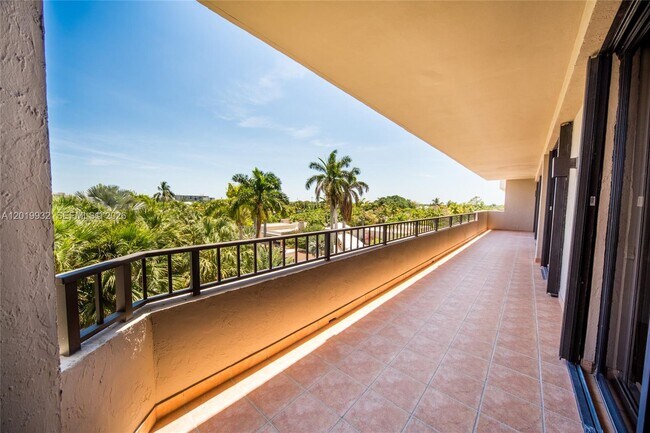 Building Photo - 151 Crandon Blvd
