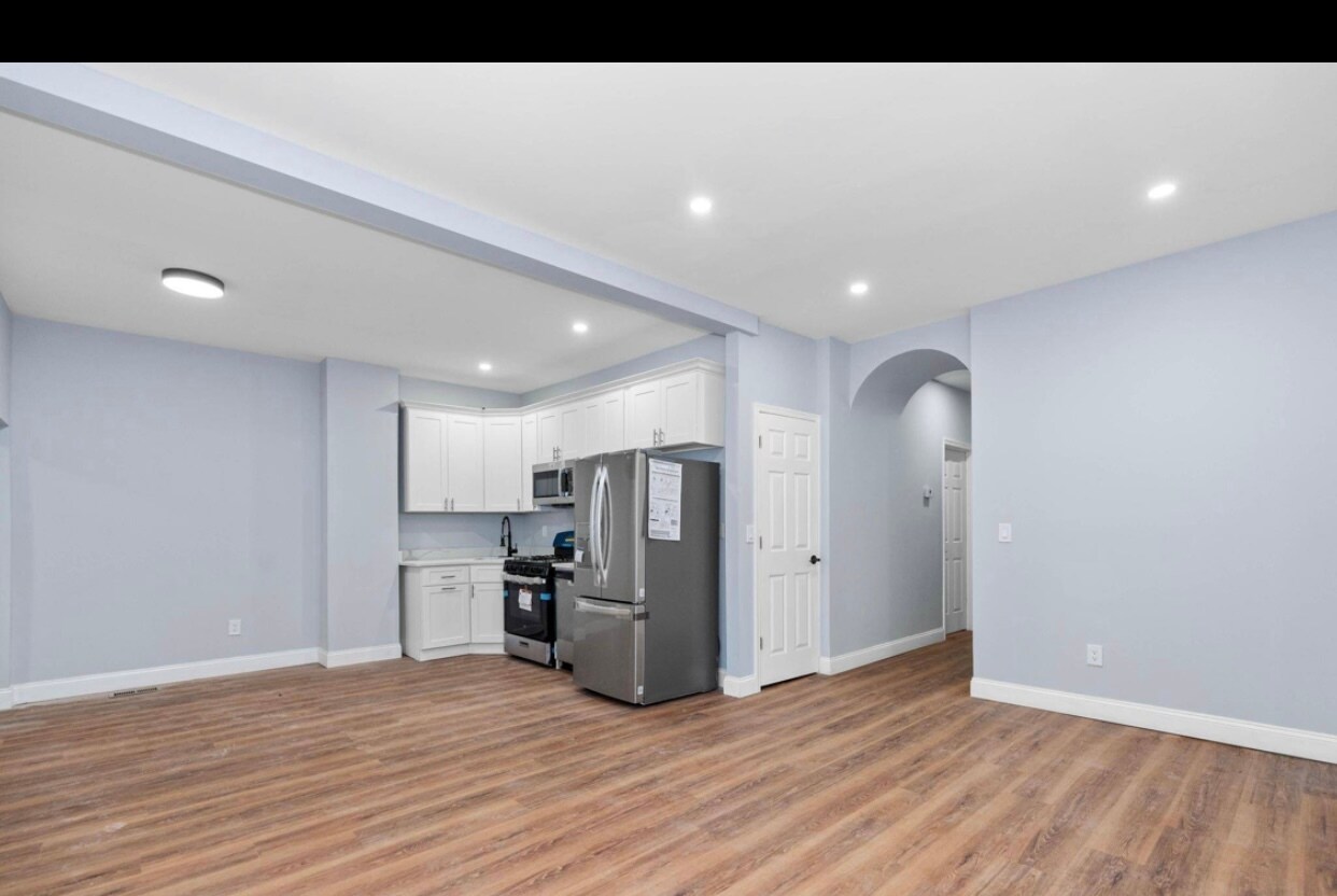 Building Photo - 2305 N Monroe St