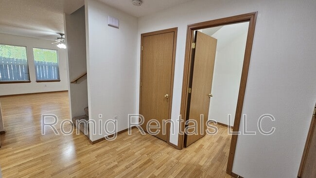 Building Photo - 8102 NE 36th Ct