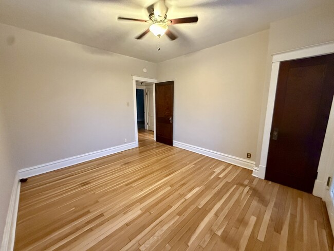 Building Photo - Spacious 2-Bed Duplex in St. Louis: Modern...