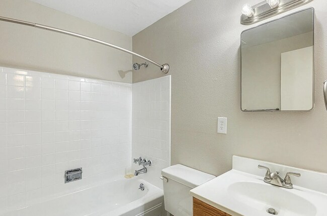 Building Photo - 1190 S Allison St