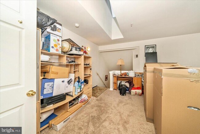 Building Photo - 6520 Lake Park Dr