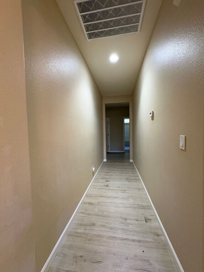 Building Photo - 684 Whitfield Ln
