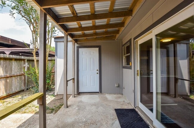 Building Photo - 5809 Village Forest Ct