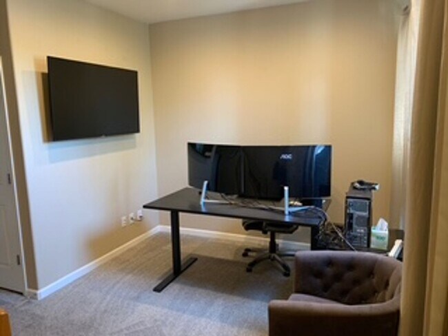 Building Photo - Downtown Executive Fully Furnished 2 Bed, 4 Bath Townhouse