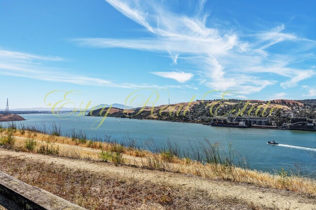 Building Photo - Glen Cove Condo with Amazing Water Views!