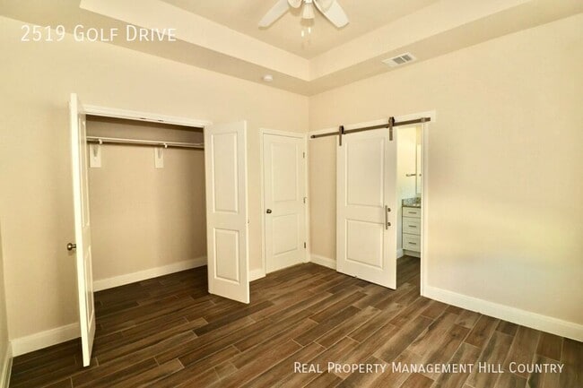 Building Photo - 2519 Golf Dr