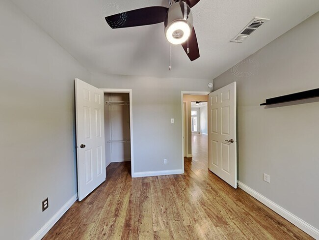 Building Photo - 250 Pinyon Ln
