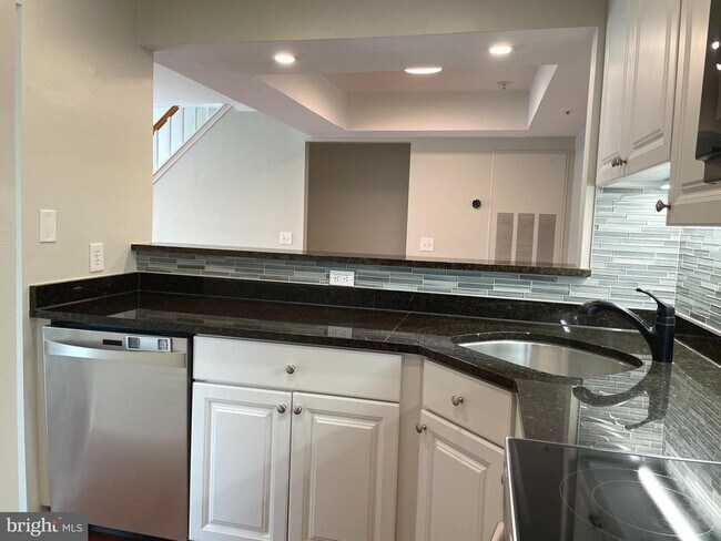 Building Photo - 5804 Inman Park Cir