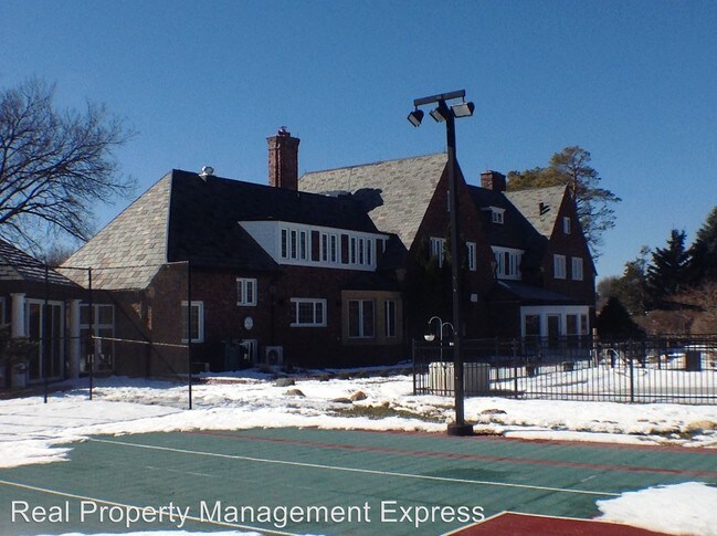 Building Photo - 1 W Penmarch Pl