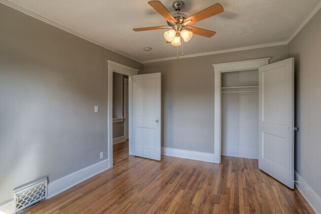 Building Photo - 4-Plex on Farnam