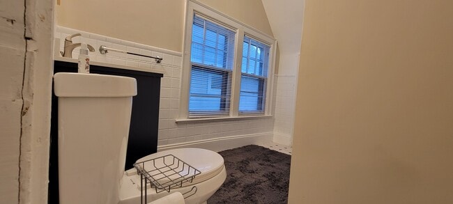 Building Photo - 628 25th St