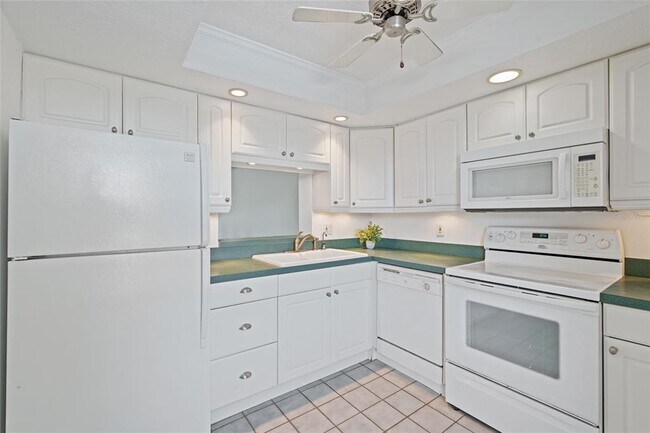 Building Photo - 2621 Cove Cay Dr
