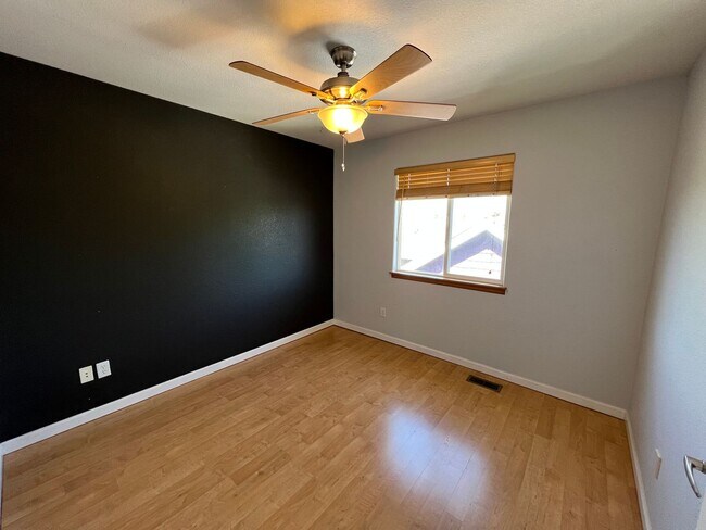 Building Photo - 3 bed 3.5 Bath with Bonus Studio Suite Above Detached Garage!