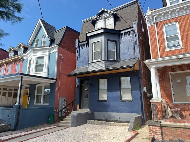 Building Photo - 122 College Ave