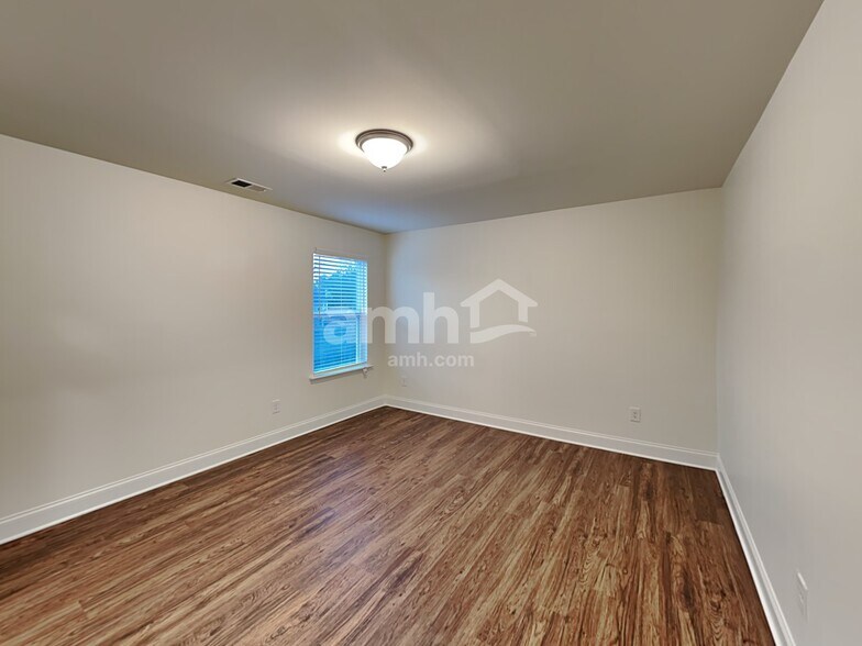Building Photo - 8115 Brookbend Dr