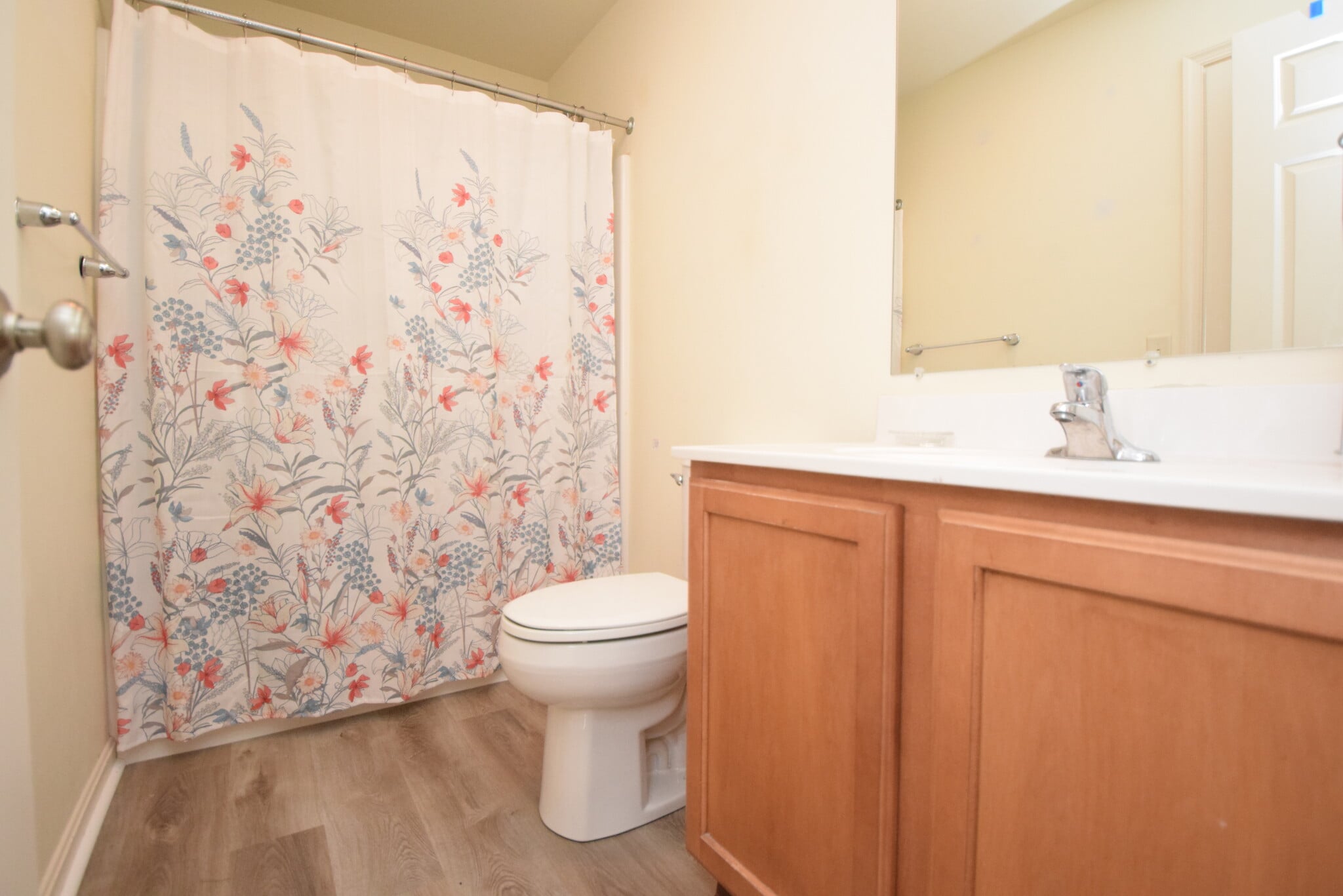 full bath - 309 Putnam St