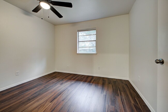 Building Photo - 1333 E Brooks St