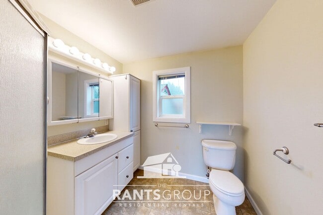 Building Photo - 3-Story Eastside Home with Views of the Bay!