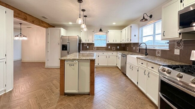 Building Photo - China Grove 4 bedroom, 3 bathroom