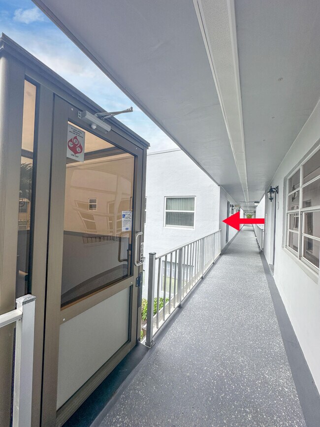 Building Photo - 39 Burgundy A