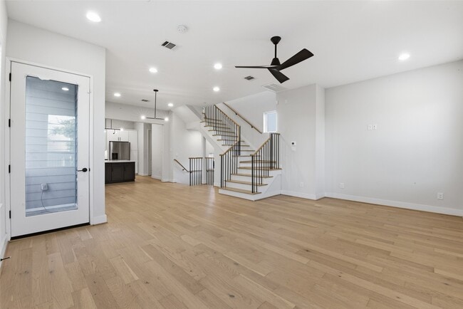 Building Photo - 2204 Lou Ellen Ln