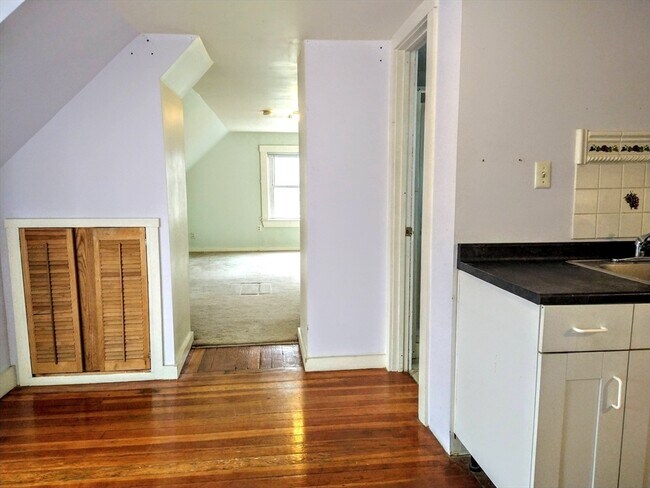 Building Photo - 176 Poplar St