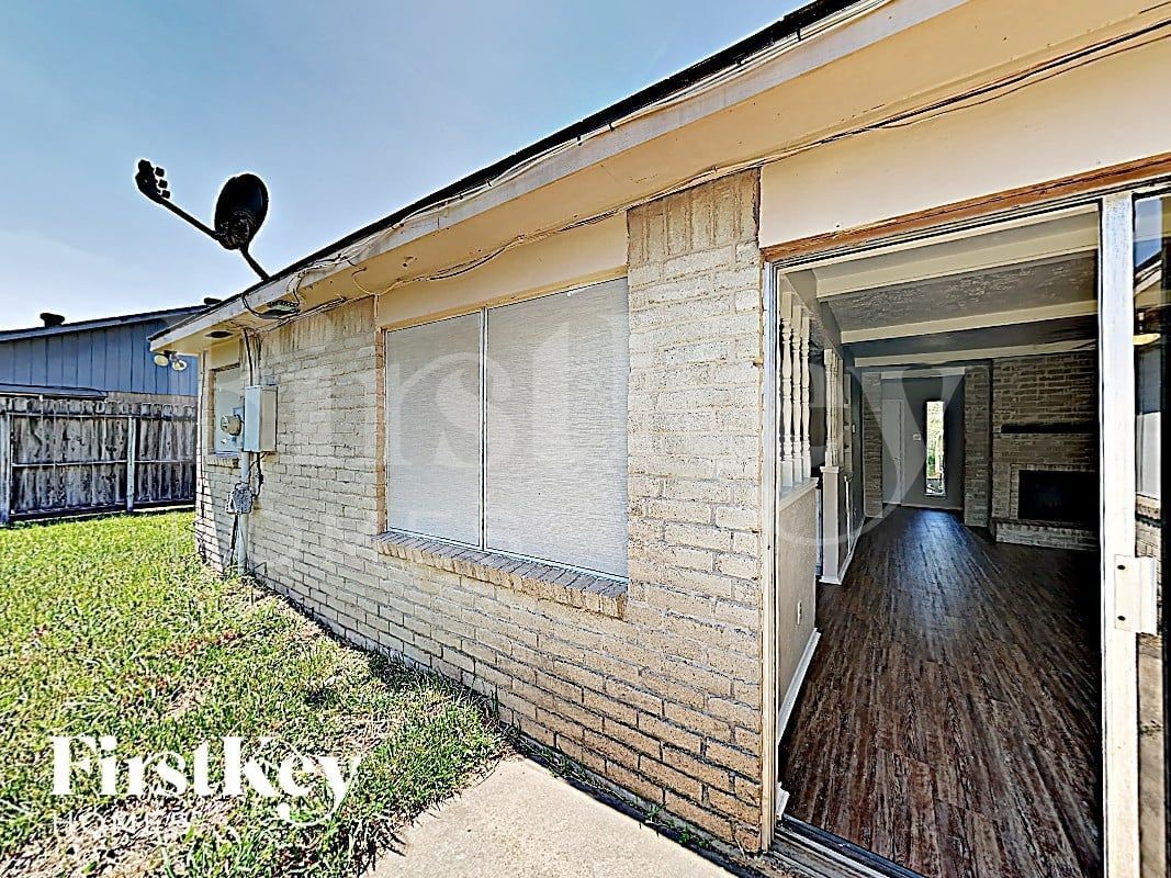 Building Photo - 6803 Stiller Dr