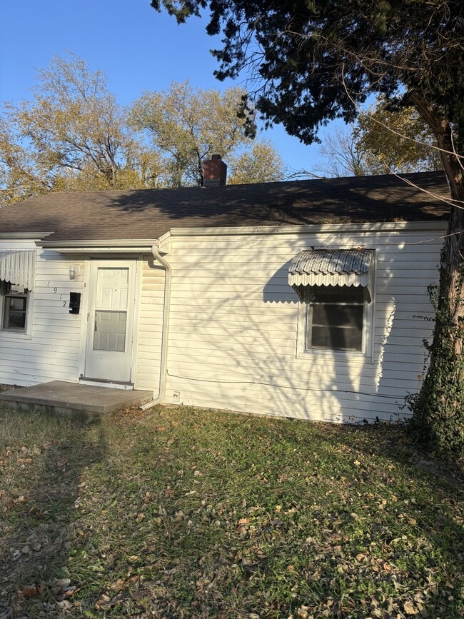 Building Photo - 1912 N Grove St