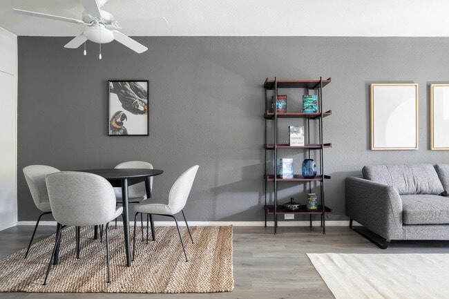 Building Photo - 7011 Sunne Ln