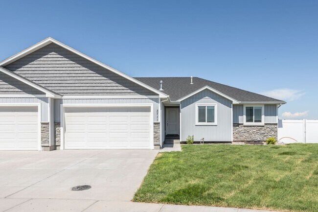 Building Photo - $500 off first month's rent. If rented before the end of AUGUST!!BRAND NEW 5 BED 3 BATH TWIN HOME