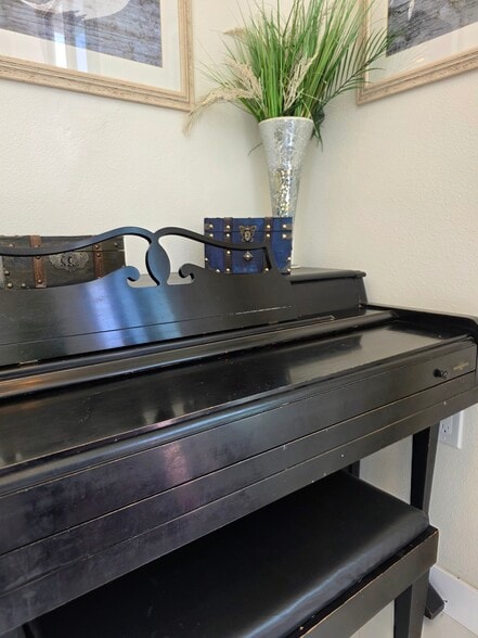 Building Photo - 6097 Charae St