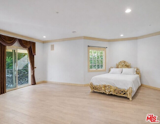 Building Photo - 2258 Gloaming Way