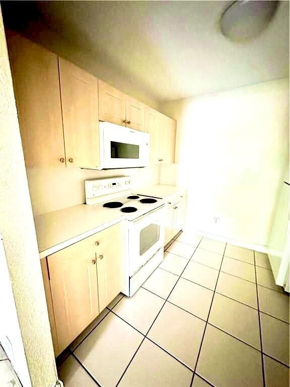 Building Photo - 760 SE 2nd Ave