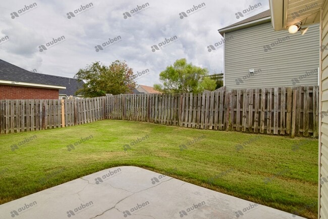 Building Photo - $1,950 - 4 bed/2.5 house for rent in Evans, with fenced back yard!