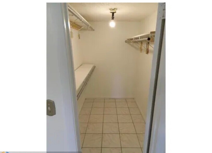 Building Photo - 3730 NW 88th Ave