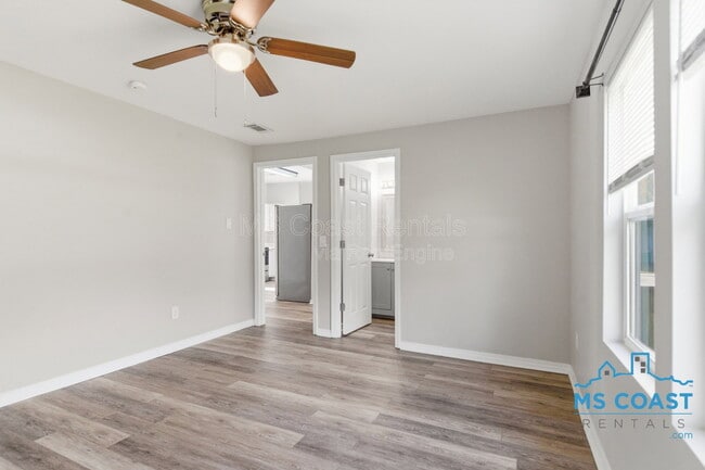 Building Photo - 962 Thelma St