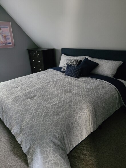 Building Photo - 1426 State St