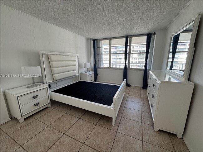 Building Photo - 18041 Biscayne Blvd