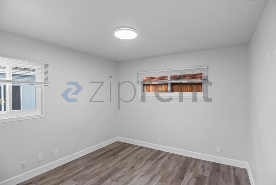 Building Photo - 122 Asbury St